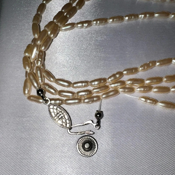 Vintage Long Pearl Necklace - Picture 3 of 6